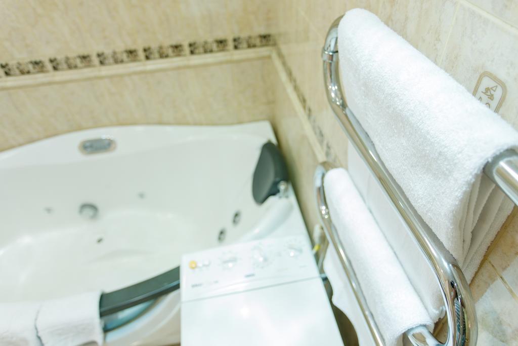 Studio De Luxe With Jacuzzi Sumy Bagian luar foto