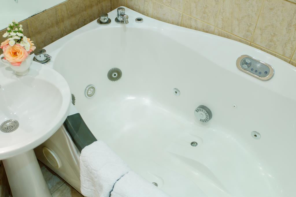 Studio De Luxe With Jacuzzi Sumy Bagian luar foto