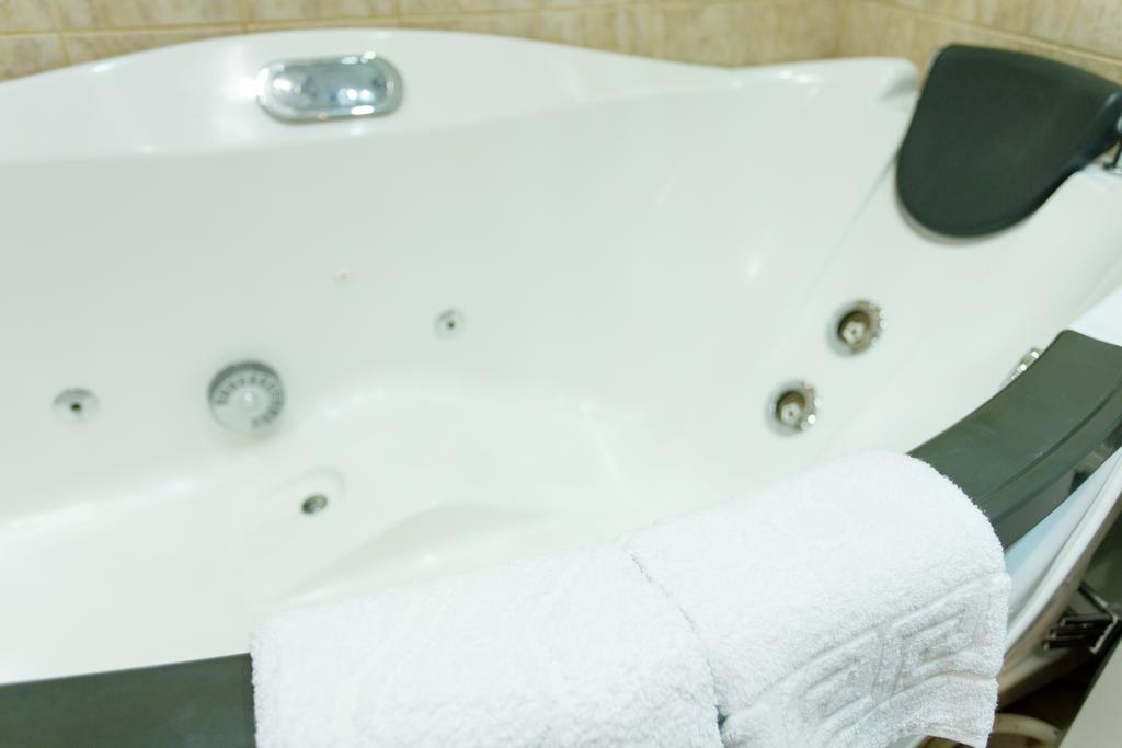 Studio De Luxe With Jacuzzi Sumy Bagian luar foto