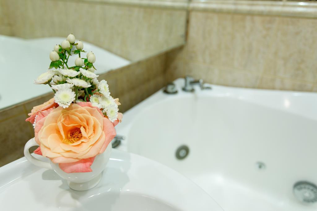 Studio De Luxe With Jacuzzi Sumy Bagian luar foto
