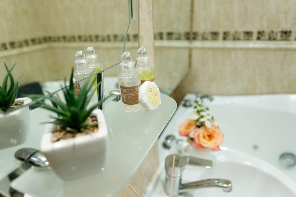 Studio De Luxe With Jacuzzi Sumy Bagian luar foto