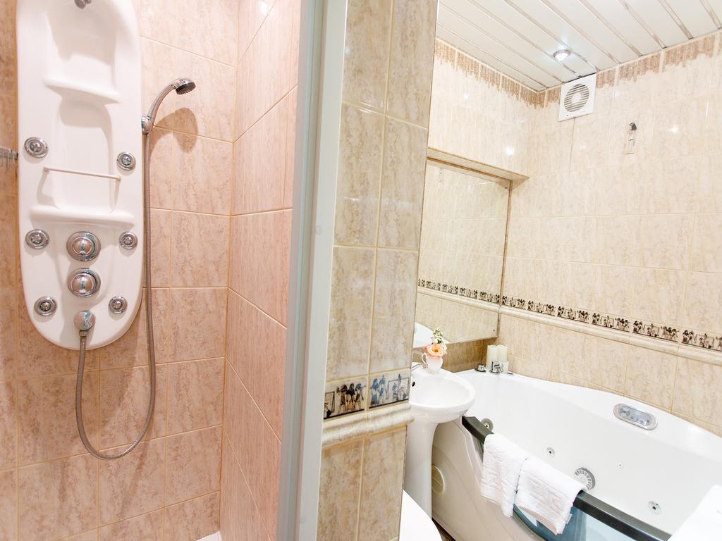 Studio De Luxe With Jacuzzi Sumy Bagian luar foto