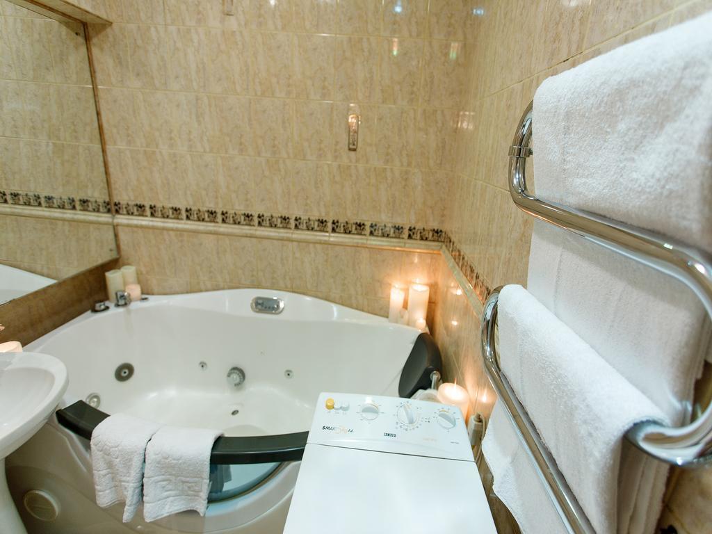 Studio De Luxe With Jacuzzi Sumy Bagian luar foto