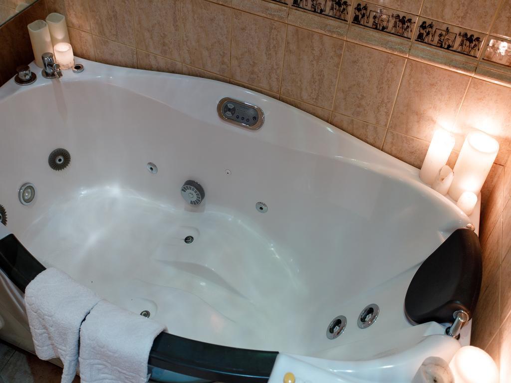 Studio De Luxe With Jacuzzi Sumy Bagian luar foto